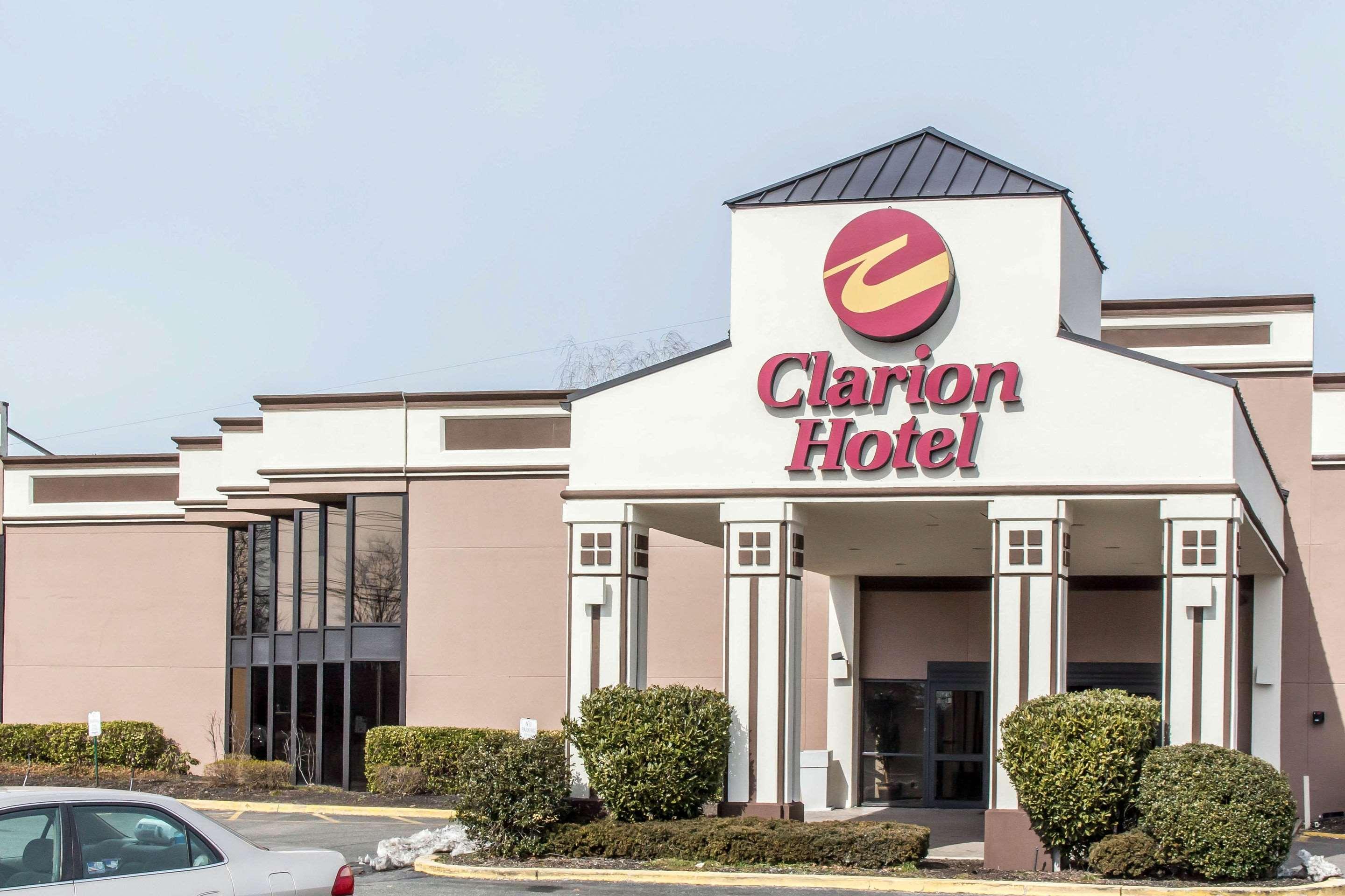 Clarion Hotel And Conference Center Ronkonkoma Exterior foto